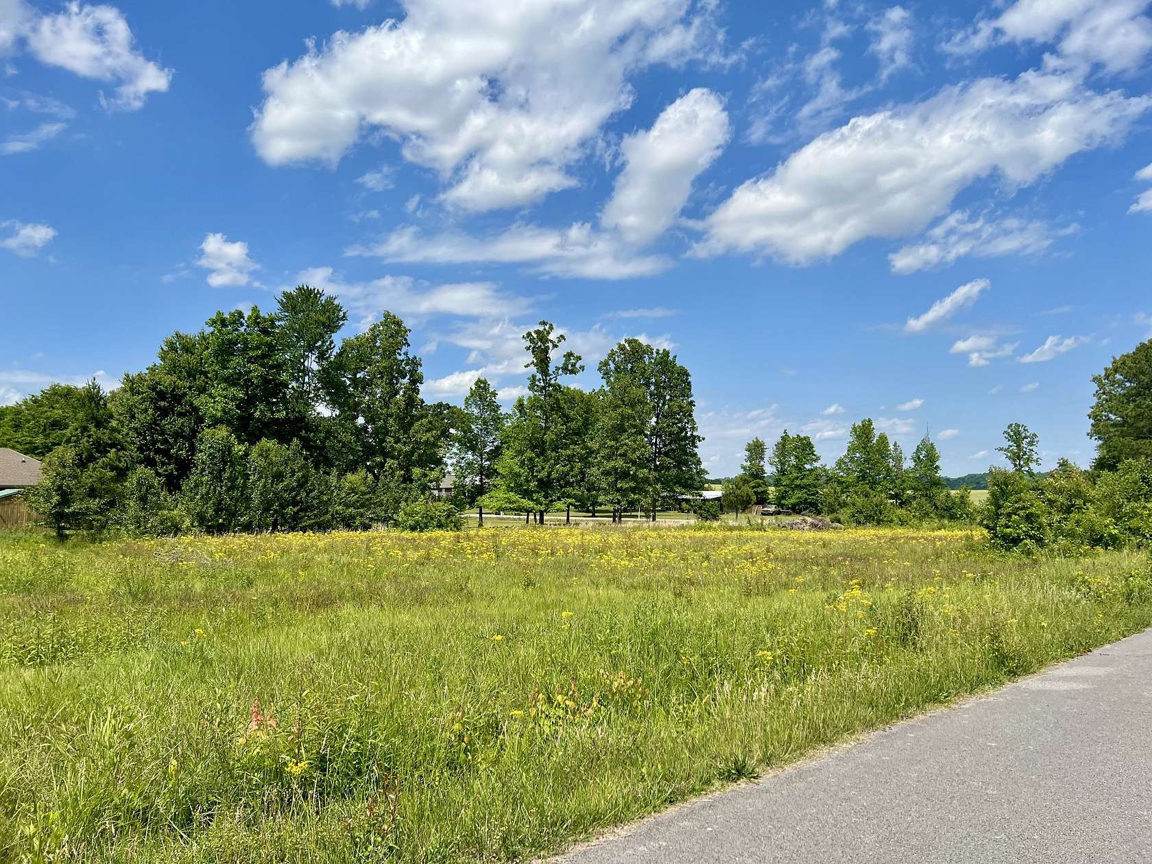 1 Acre of Residential Land for Sale in Lawrenceburg, Tennessee