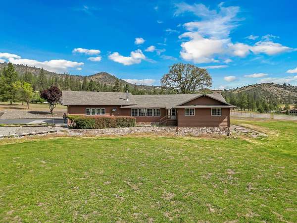 5.1 Acres of Land with Home for Sale in Yreka, California