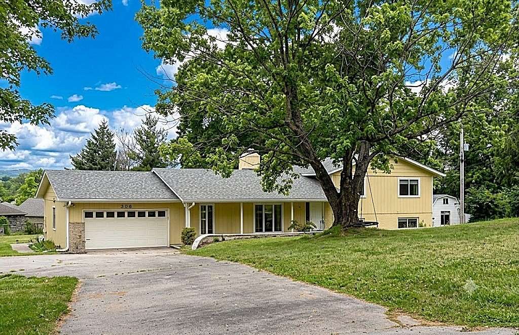 1.5 Acres of Land with Home for Sale in Fayetteville, Arkansas
