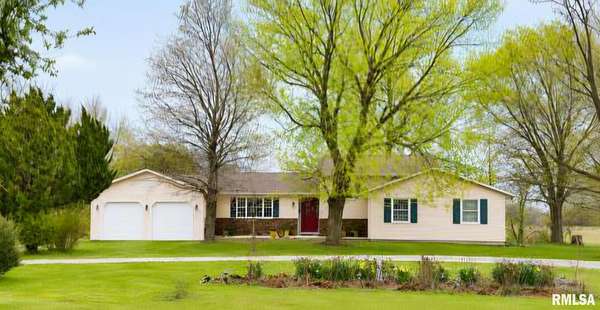5 Acres of Land with Home for Sale in Canton, Illinois
