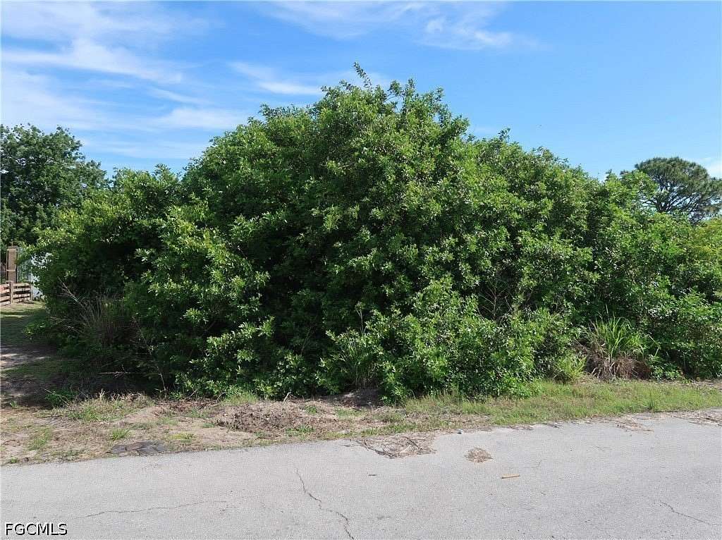 0.25 Acres of Residential Land for Sale in Lehigh Acres, Florida
