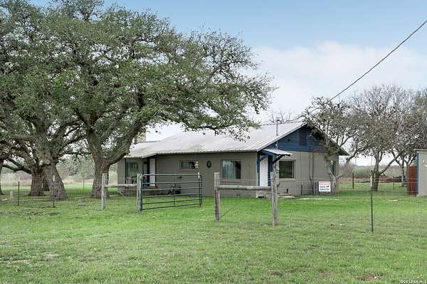 155 Acres of Land with Home for Sale in Sarco, Texas