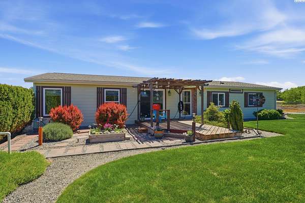 2 Acres of Land with Home for Sale in Prosser, Washington