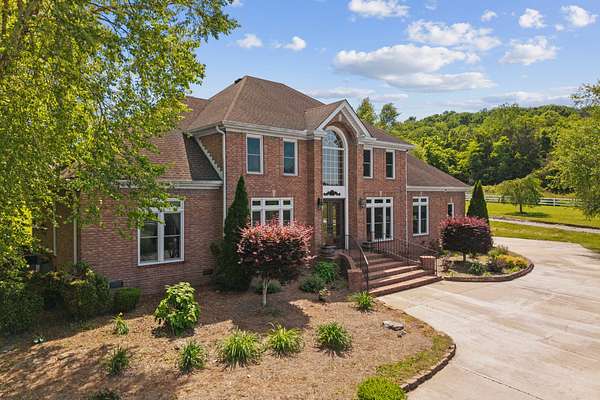 13.8 Acres of Land with Home for Sale in Goodlettsville, Tennessee