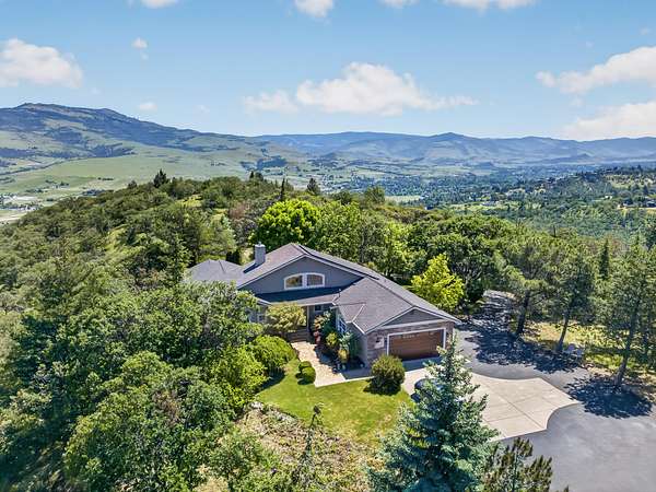 27.7 Acres of Recreational Land with Home for Sale in Ashland, Oregon
