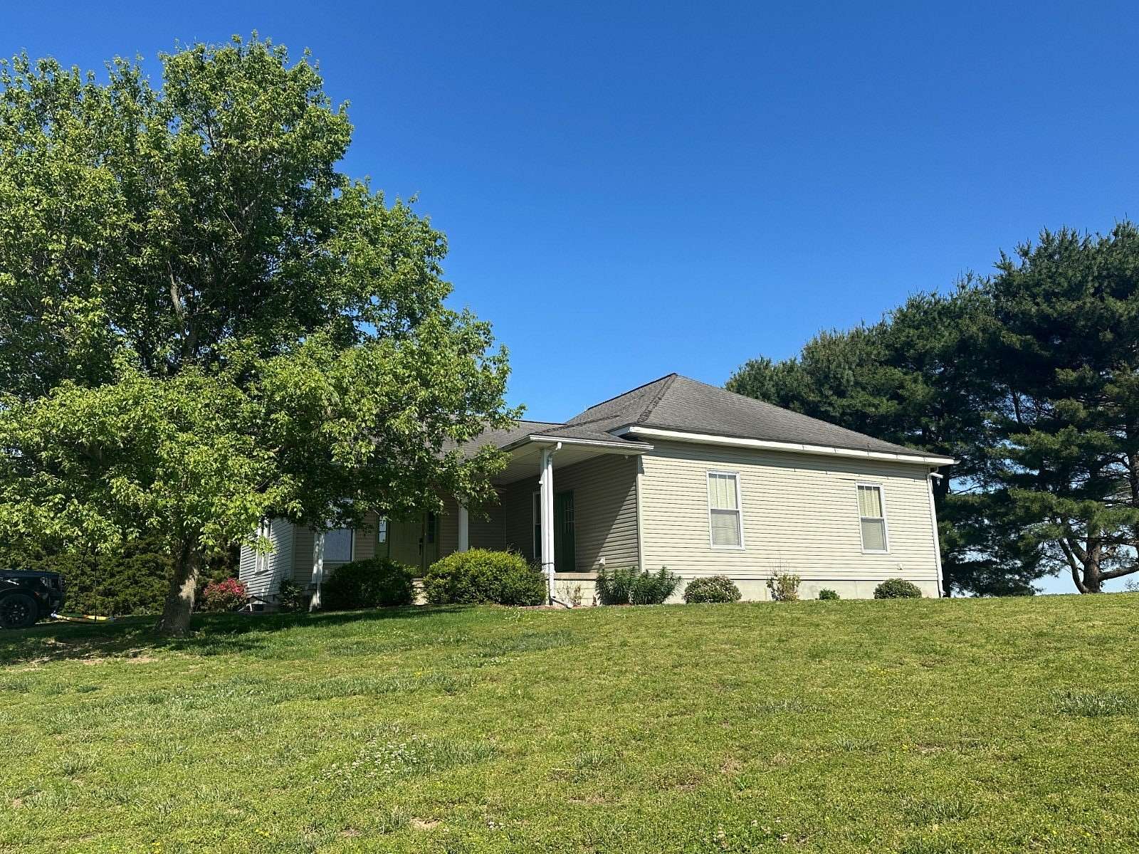2.5 Acres of Land with Home for Sale in Carmi, Illinois