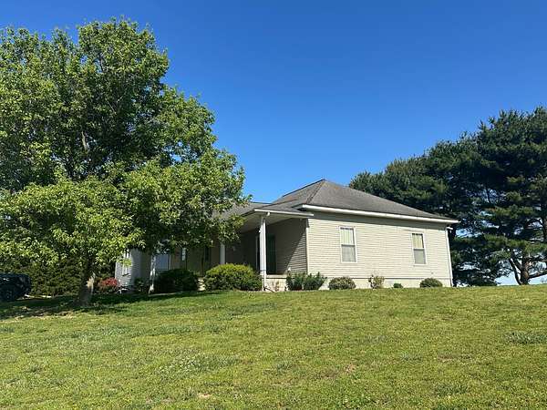2.5 Acres of Land with Home for Sale in Carmi, Illinois
