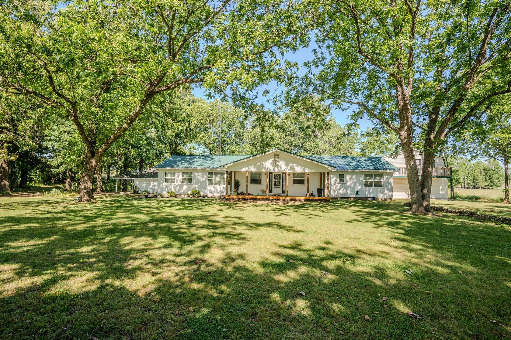 4.5 Acres of Land with Home for Sale in Cypress Inn, Tennessee