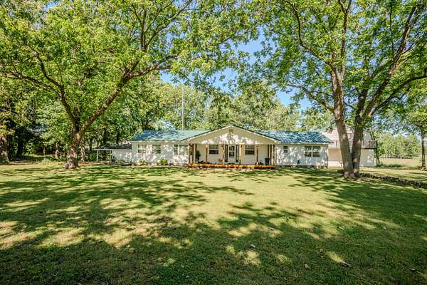 4.5 Acres of Land with Home for Sale in Cypress Inn, Tennessee