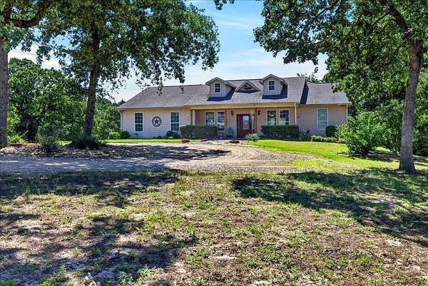 9.22 Acres of Land with Home for Sale in Athens, Texas