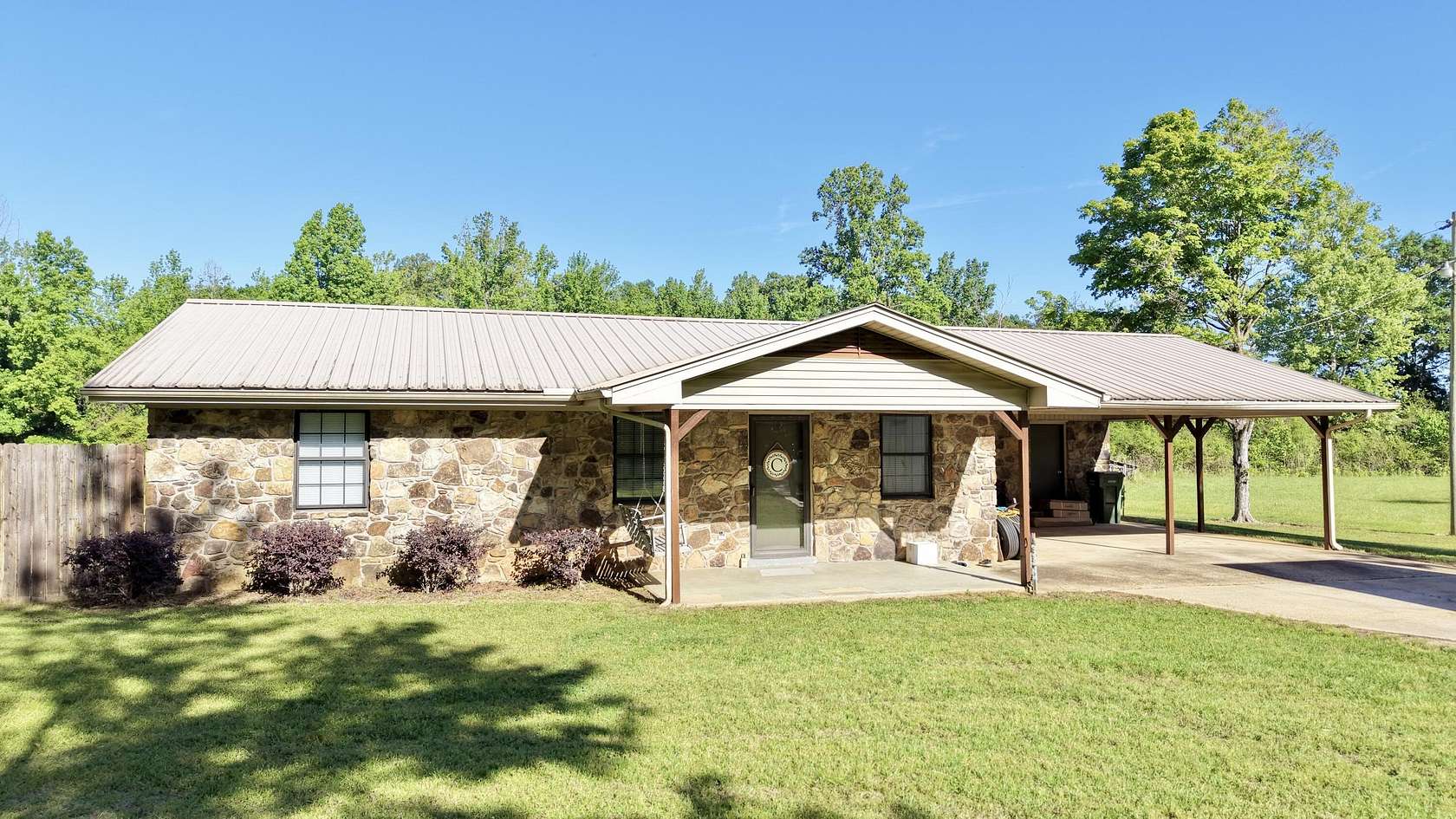 1.5 Acres of Land with Home for Sale in Blue Springs, Mississippi