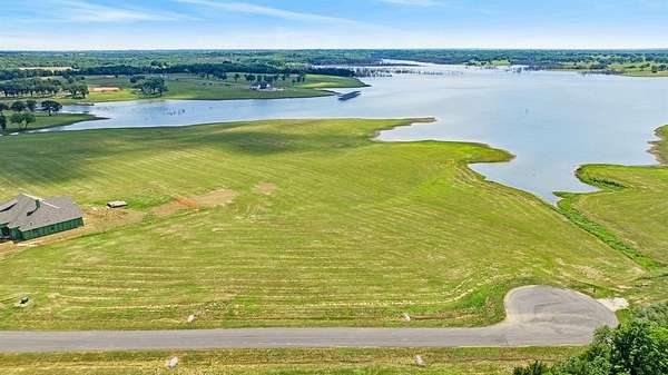 1.43 Acres of Residential Land for Sale in Windom, Texas