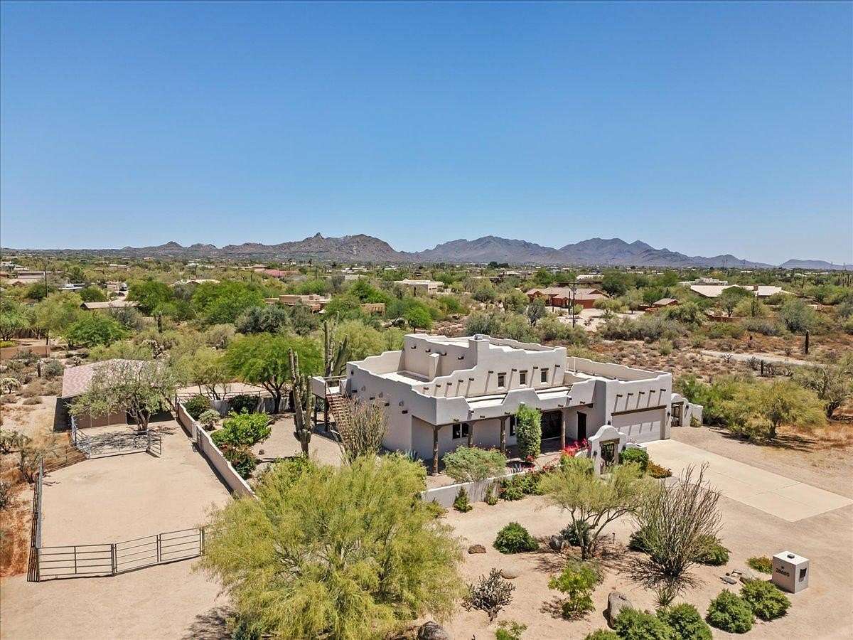 2.5 Acres of Land with Home for Lease in Scottsdale, Arizona