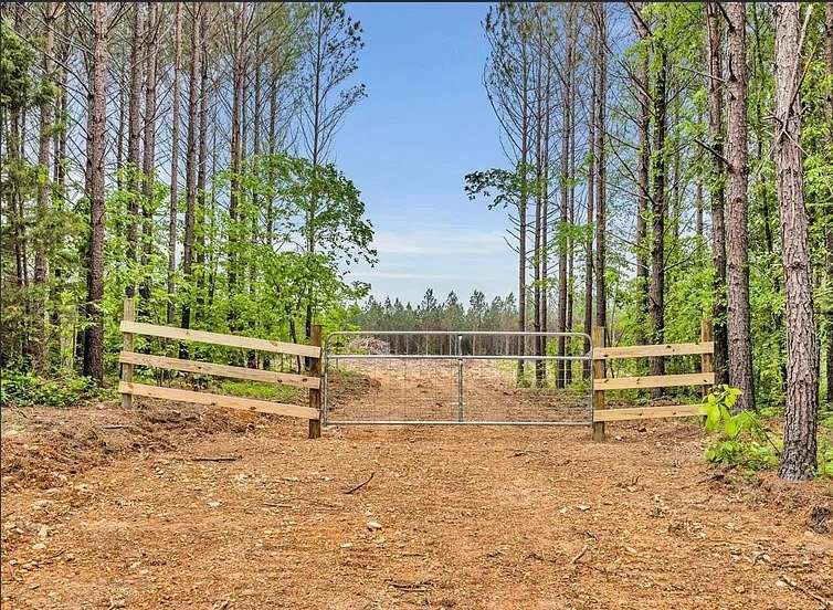 30 Acres of Land for Sale in Hohenwald, Tennessee