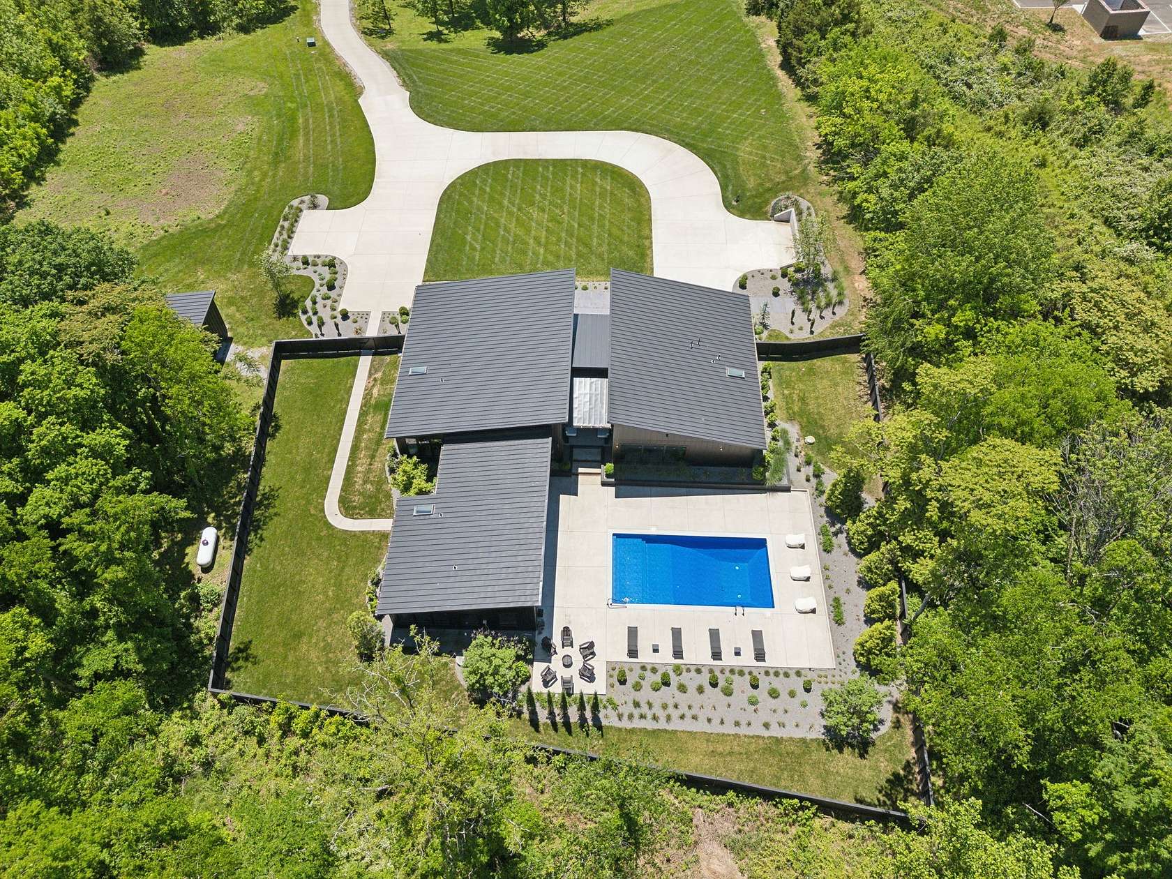 7.74 Acres of Land with Home for Sale in Franklin, Tennessee