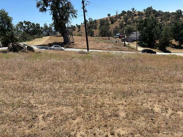 1.13 Acres of Land for Sale in Tehachapi, California