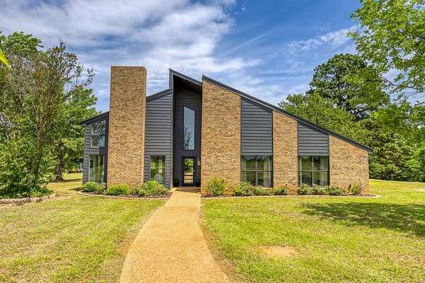 9 Acres of Land with Home for Sale in Tyler, Texas