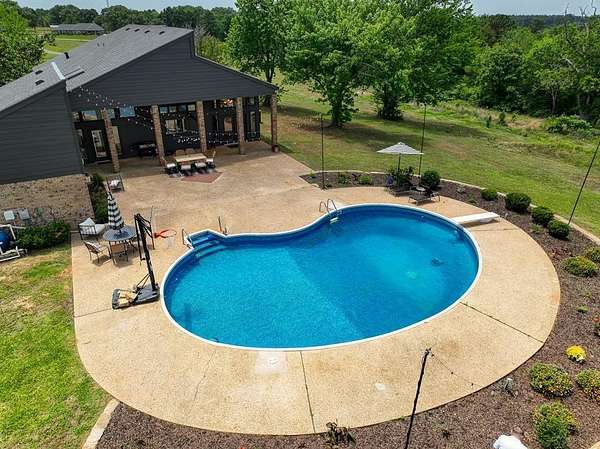 9 Acres of Land with Home for Sale in Tyler, Texas