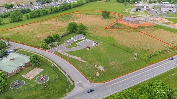9 Acres of Improved Commercial Land for Sale in Pleasant View, Tennessee