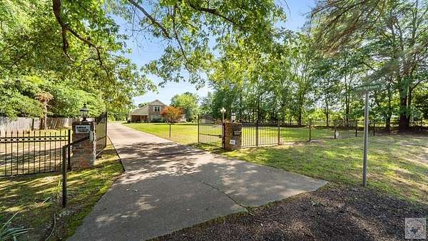 1.5 Acres of Land with Home for Sale in Texarkana, Texas