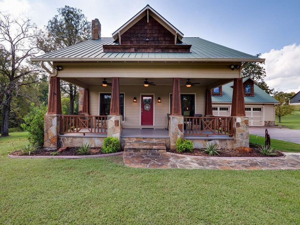 1.63 Acres of Land with Home for Sale in LaRue, Texas