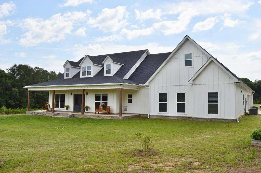 15 Acres of Land with Home for Sale in Troy, Alabama