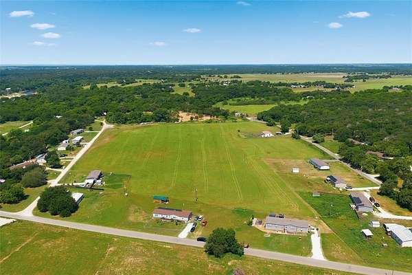5 Acres of Residential Land for Sale in Gholson, Texas
