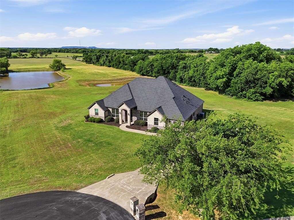 2.33 Acres of Land with Home for Sale in Granbury, Texas