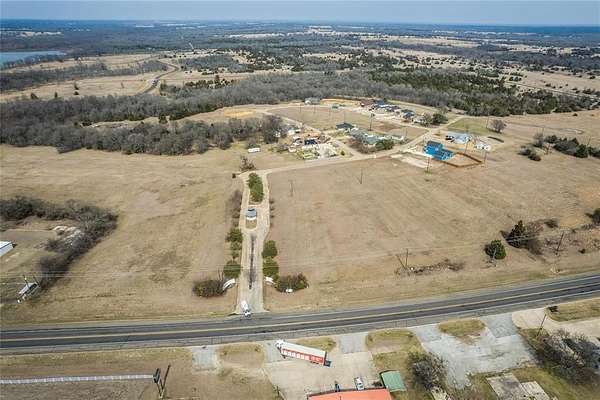 1 Acre of Mixed-Use Land for Sale in East Tawakoni, Texas