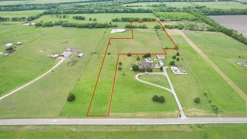 10 Acres of Recreational & Residential Land for Sale in Whitewright, Texas