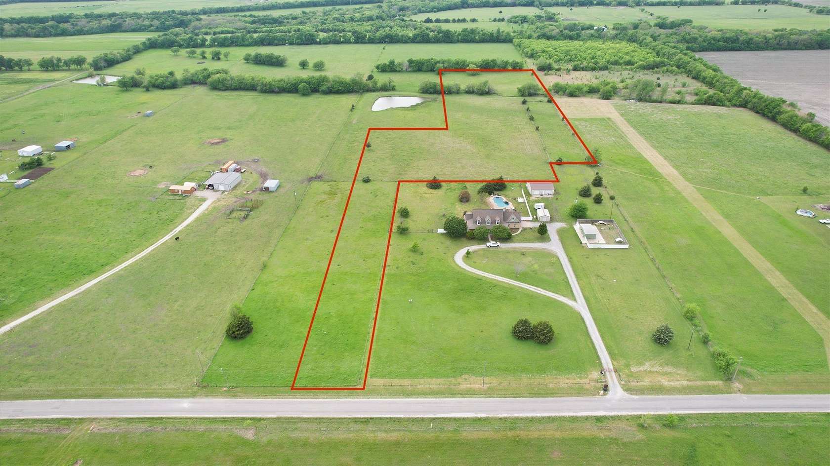10 Acres of Recreational & Residential Land for Sale in Whitewright, Texas