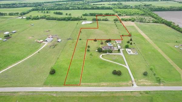 10 Acres of Recreational & Residential Land for Sale in Whitewright, Texas