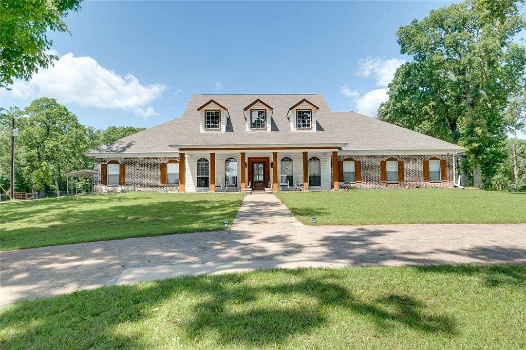 28 Acres of Agricultural Land with Home for Sale in Palestine, Texas
