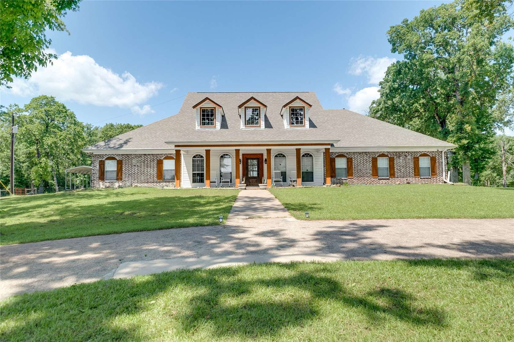 28 Acres of Land with Home for Sale in Palestine, Texas