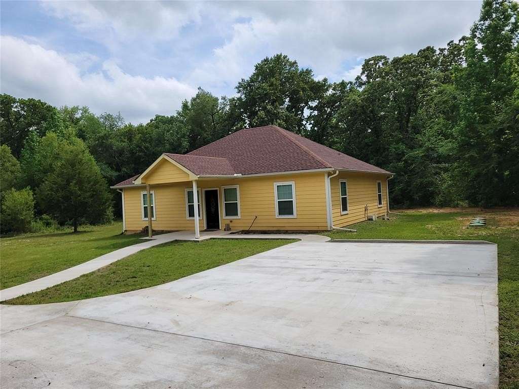 4 Acres of Land with Home for Sale in LaRue, Texas
