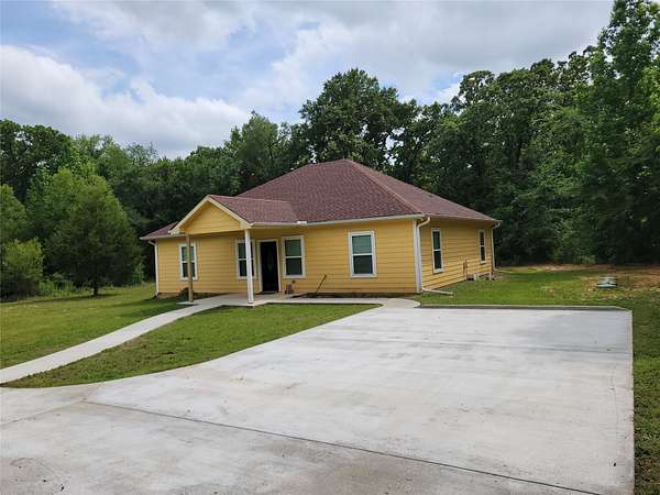 4 Acres of Land with Home for Sale in LaRue, Texas