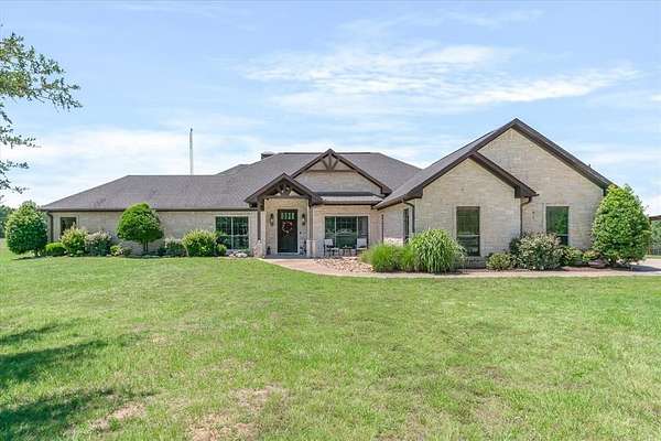 20 Acres of Land with Home for Sale in Edgewood, Texas