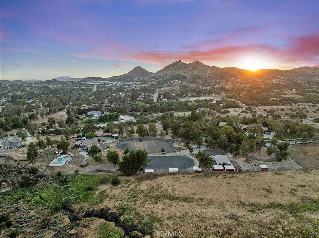 5.13 Acres of Land with Home for Sale in Agua Dulce, California