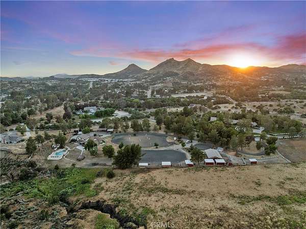 5.13 Acres of Land with Home for Sale in Agua Dulce, California