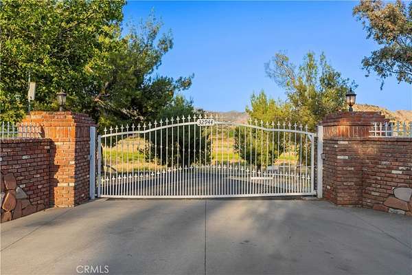 5.13 Acres of Land with Home for Sale in Agua Dulce, California