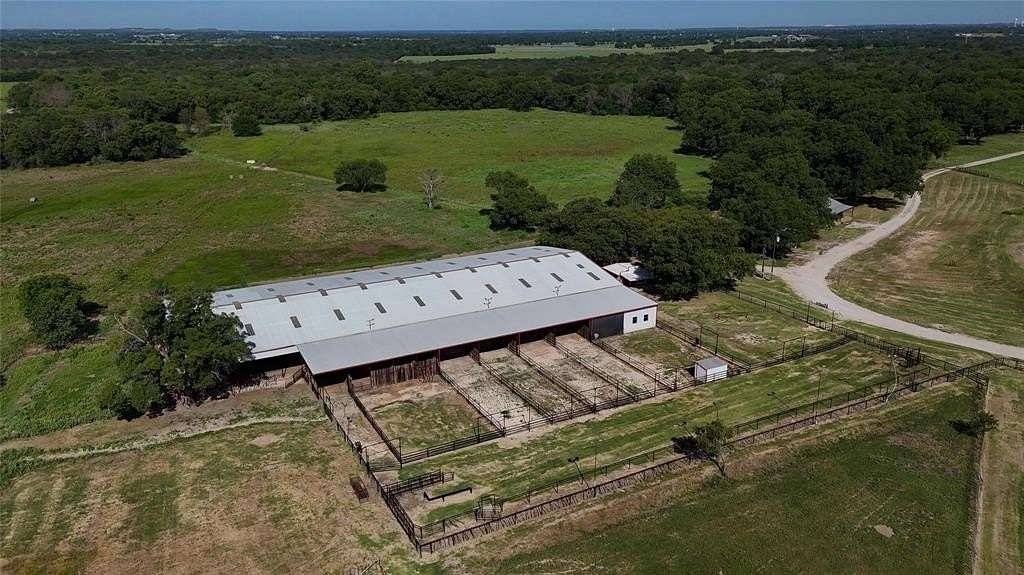 30 Acres of Agricultural Land with Home for Lease in Decatur, Texas