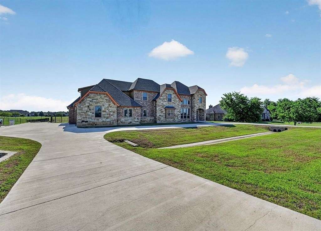 1.5 Acres of Land with Home for Sale in Rockwall, Texas