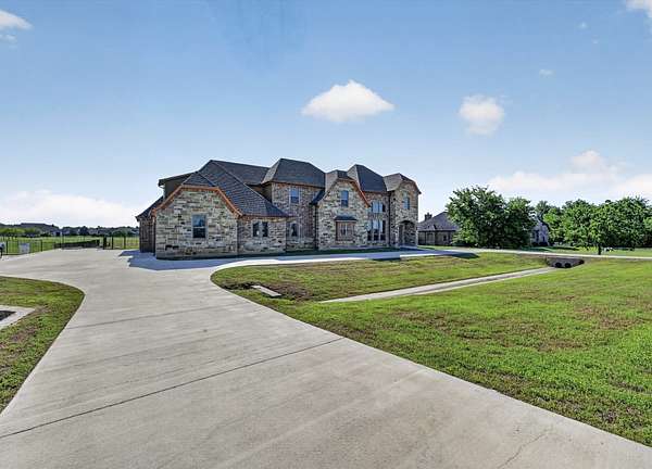1.5 Acres of Land with Home for Sale in Rockwall, Texas