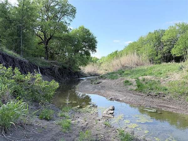 10 Acres of Residential Land for Sale in Abbott, Texas
