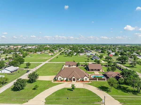 1.8 Acres of Land with Home for Sale in Itasca, Texas