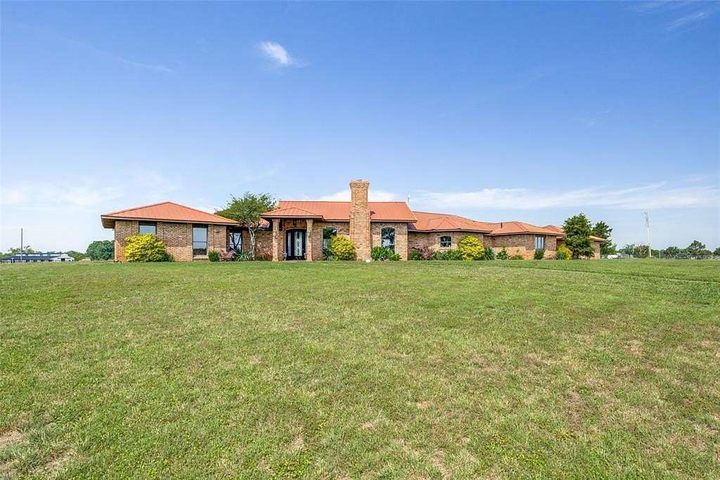 5 Acres of Land with Home for Sale in Whitesboro, Texas