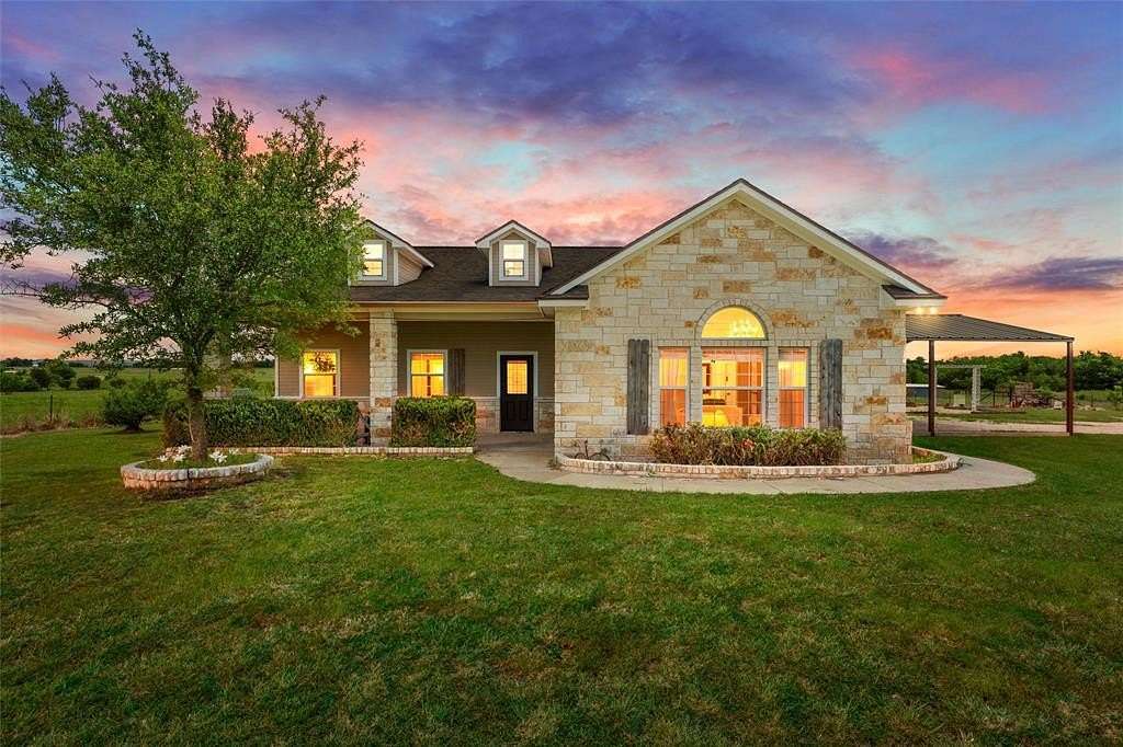 15 Acres of Land with Home for Sale in Moody, Texas