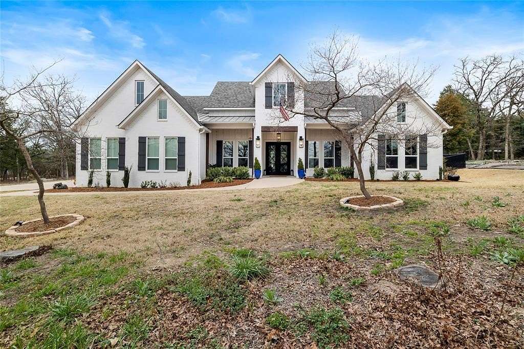 2.28 Acres of Land with Home for Sale in Lindale, Texas