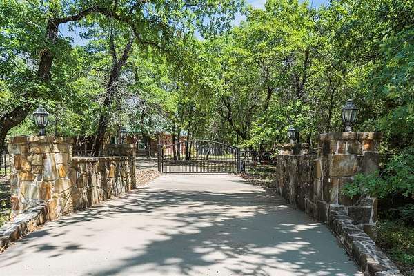 2.12 Acres of Land with Home for Sale in Quinlan, Texas