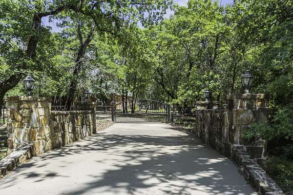 2.12 Acres of Land with Home for Sale in Quinlan, Texas